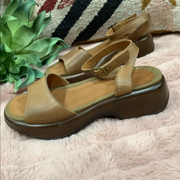 Dansko Lara Caramel Sandals Size 36 - Picture 3 of 8